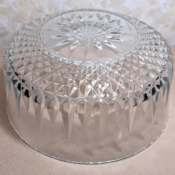 Intricate Heavyweight Clear Glass Bowl with Crystal Cut Starburst Pattern - Picture 3 of 8